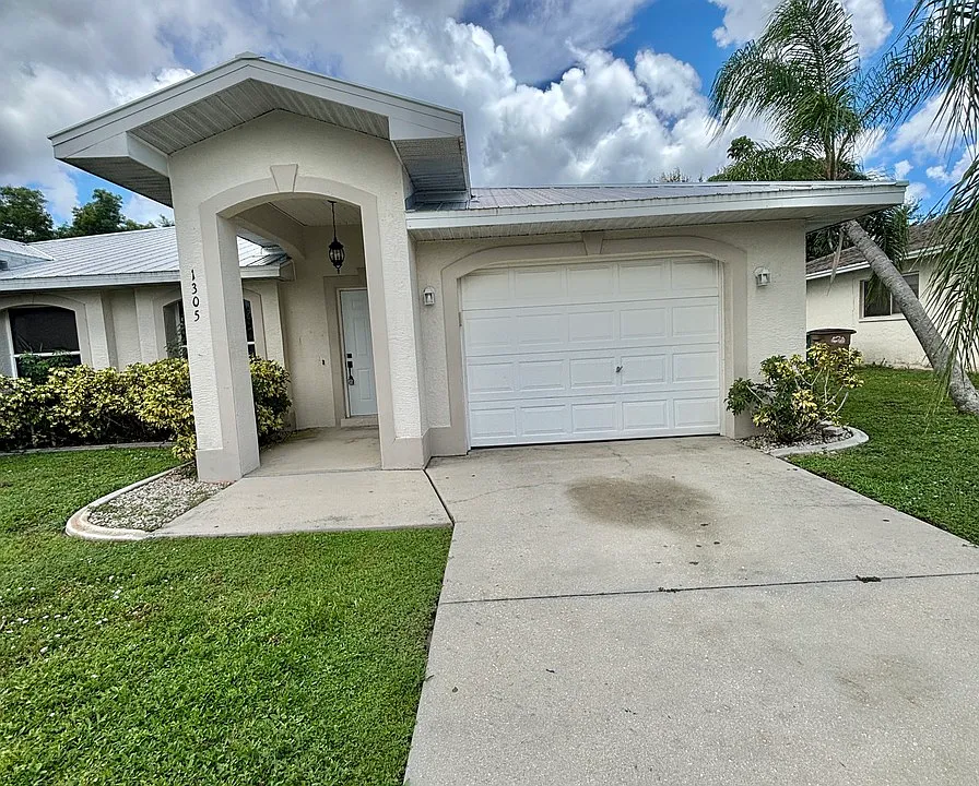 1305 SE 8th Ave