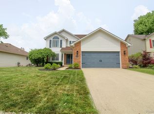 143 Arthur Dr N, Troy, MI