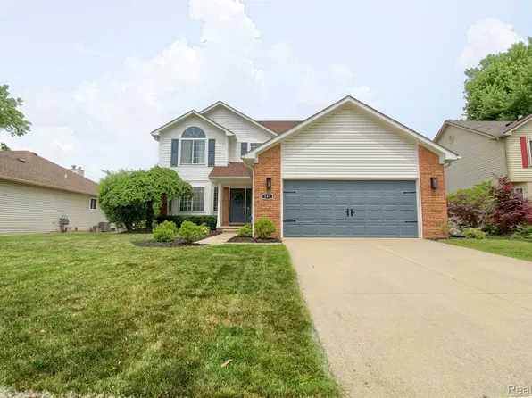 143 Arthur Dr N, Troy, MI 48083