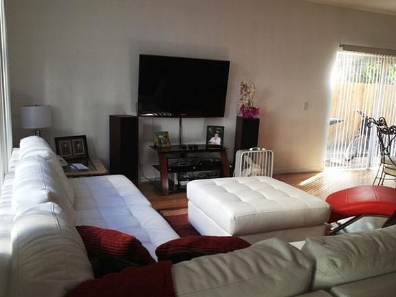 3rd image of 3153 Mary St #3153