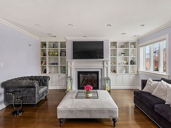 3rd image of 154-96 Riverside Dr