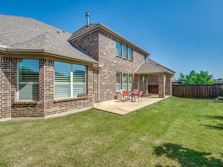 7340 Beranger Dr — Photo 25