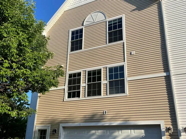 1054 10th Ave NW, Altoona, IA 50009