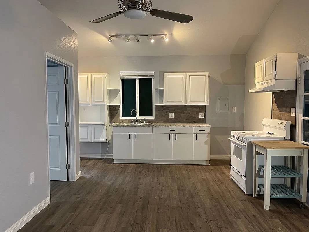 2 bed, 1.0 bath, 576 sqft, $2,500 — Photo 4