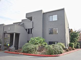 5624 S Riverside Ln APT 15, Portland, OR 97239