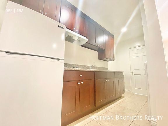 3rd image of 309 N Sycamore Ave #18