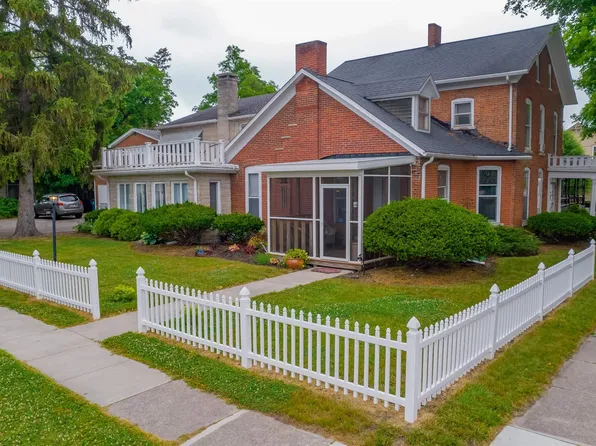 102 E 2nd St, North Manchester, IN 46962