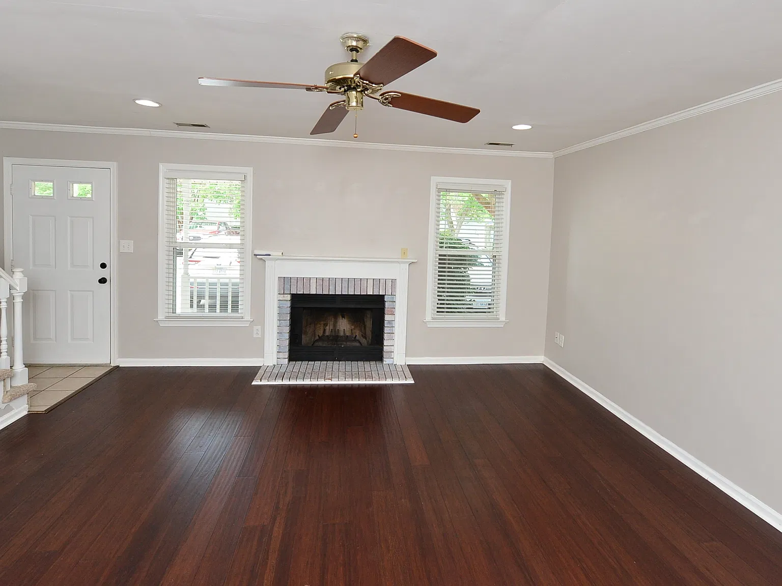 3 bed, 1280 sqft, $2,350 — Photo 2
