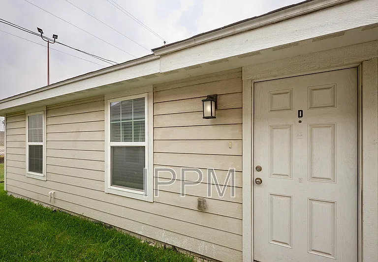 2209 Multi National #D — Photo 2