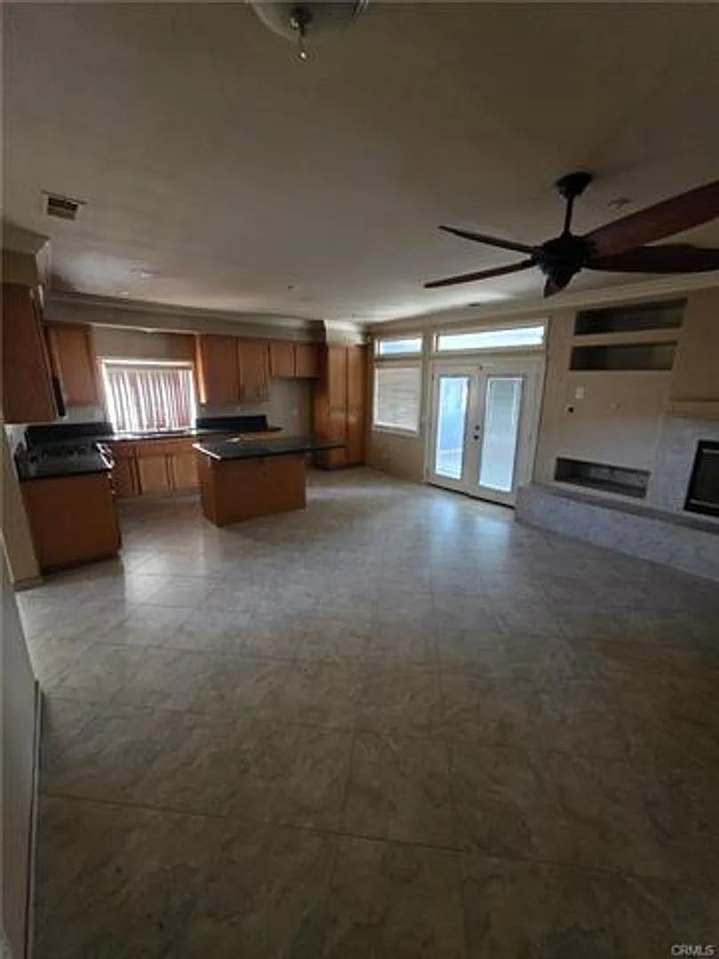 Spacious Home — Photo 3