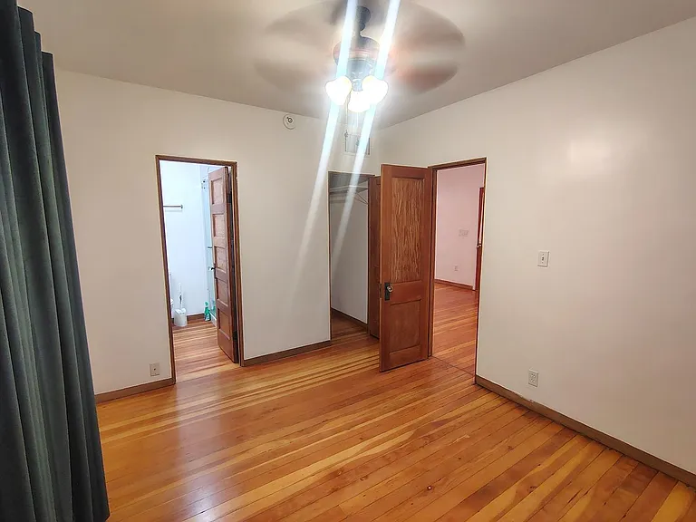 2568 E Seneca St — Photo 20