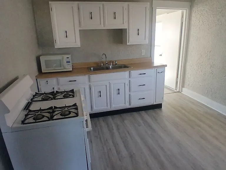 Cozy 3 Bedroom Upstairs Apartment- Available Now! W+D Hookup! Pet Friendly! — Photo 2