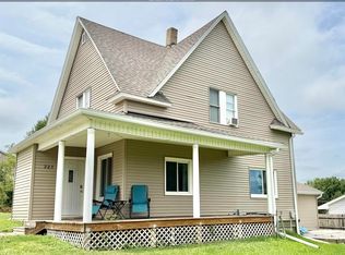 223 W Grand St, Hinton, IA 51024