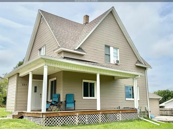223 W Grand St, Hinton, IA 51024