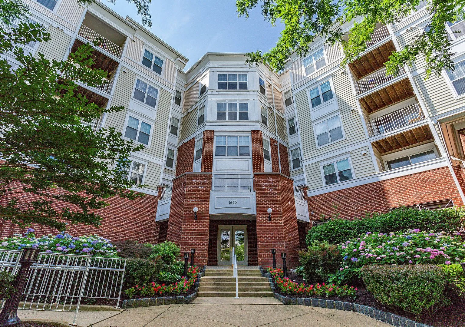 Ideally located near the Metro and Tysons Galleria, offering premier access to shopping, dining, ... — Photo 1