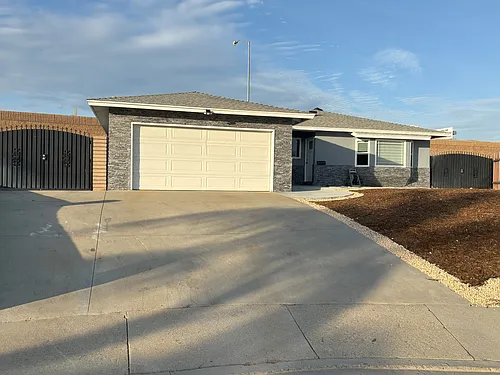 9211 Vernon Ave Photo 1