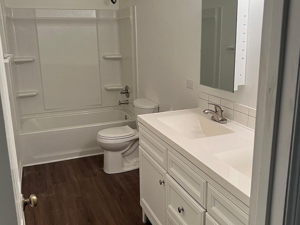 Spacious ensuite master bathroom
