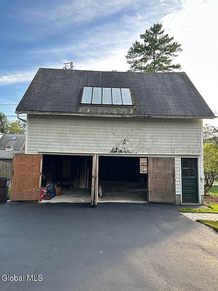 3rd image of 1592 New Scotland Road