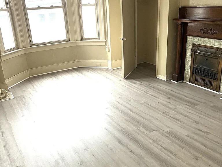 323-325 W Otterman St #2 — Photo 3