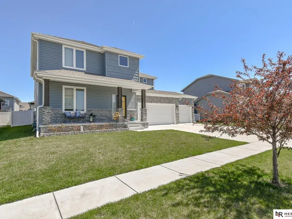 8726 S 82nd St, Lincoln, NE 68516