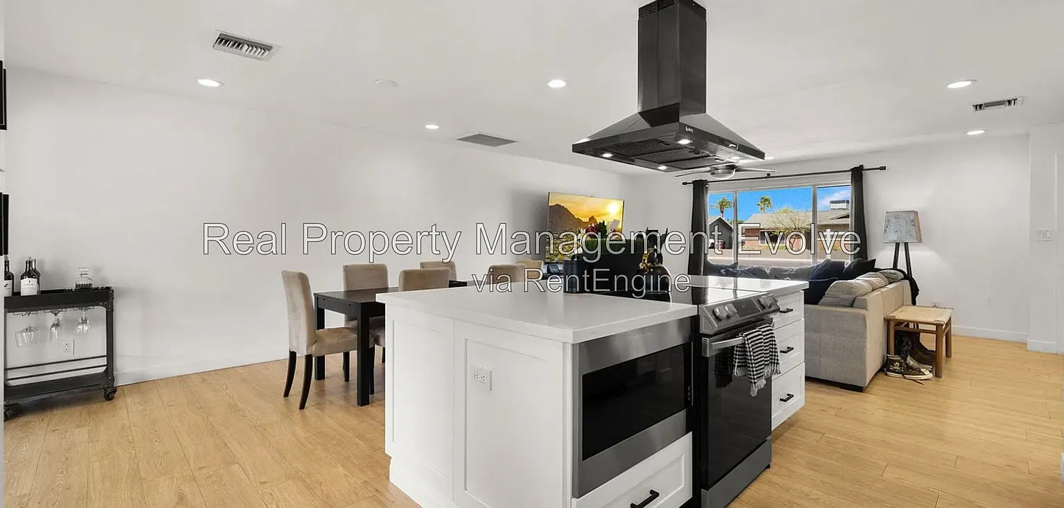 4 bed, 2.0 bath, 1810 sqft, $3,990 — Photo 4