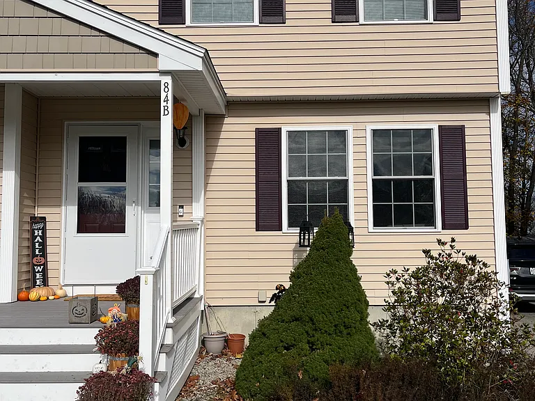 84 Holly St #B — Photo 6