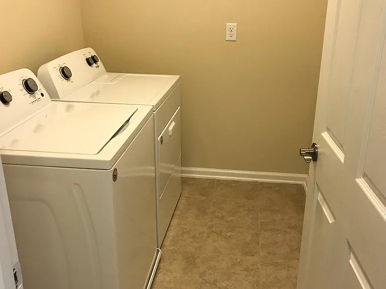 583 Richmond Dr — Photo 18