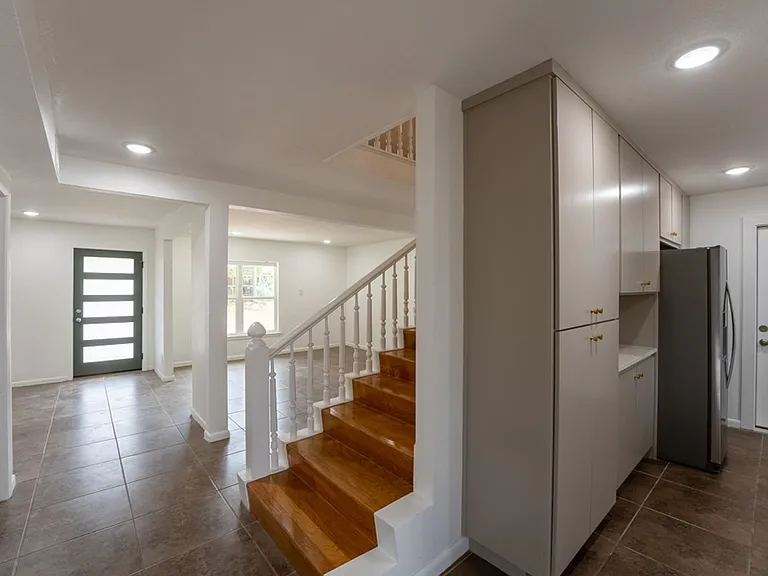1307 Berkshire Dr — Photo 13