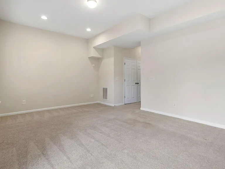 305 Anterbury Dr — Photo 37
