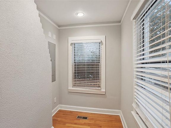 5th image of 99 Bates Ave NE