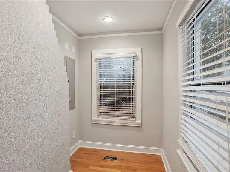 99 Bates Ave NE — Photo 5
