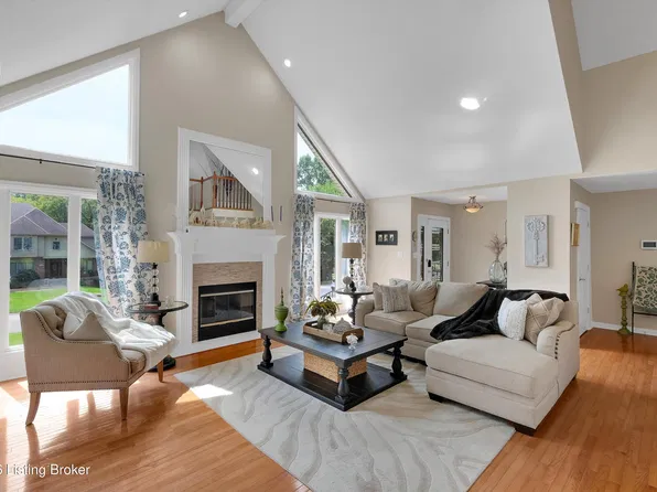 106 Cherry Hills Ln, Louisville, KY 40245