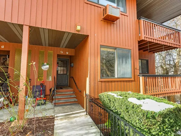 58 Coachlight Square, Montrose, NY 10548