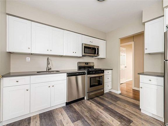 3rd image of 160 E Market St