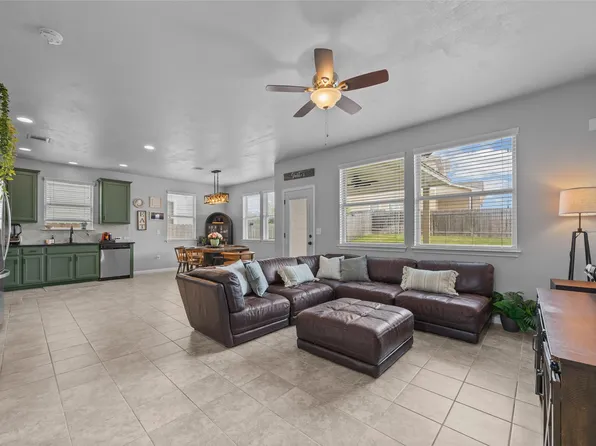 230 Eagle Brook Ln, Buda, TX 78610