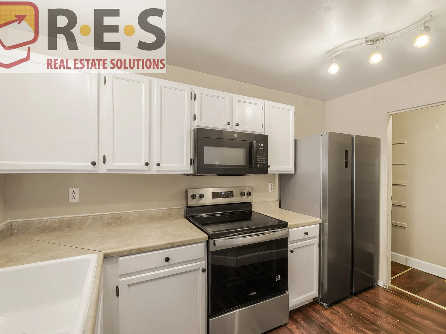 3 bed, 1.5 bath, 1179 sqft, $2,495 — Photo 3