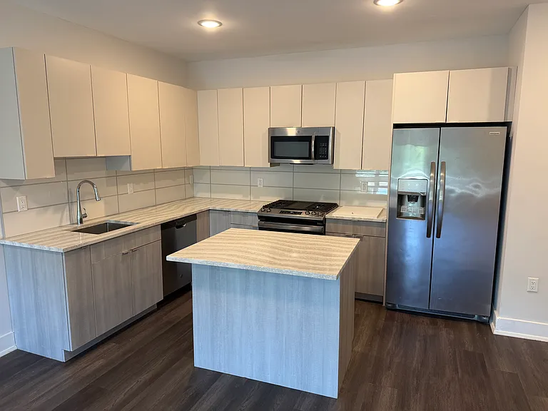 2301 Lemoine Ave #402 — Photo 3
