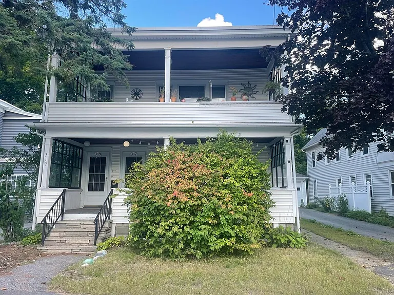 317-319 Turner St #2 — Photo 7