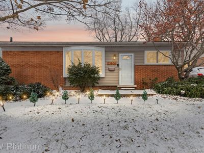 22500 Raymond St, Saint Clair Shores, MI, 48082