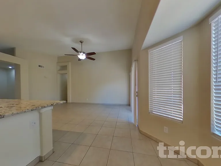 15028 W Elko Dr — Photo 7