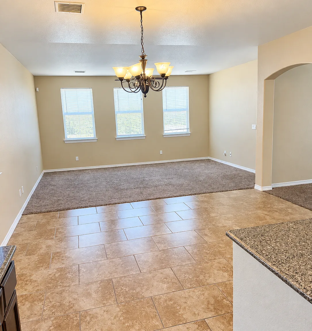 4 bed, 2374 sqft, $2,095 — Photo 4