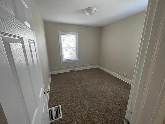 231 E Victoria St — Photo 9