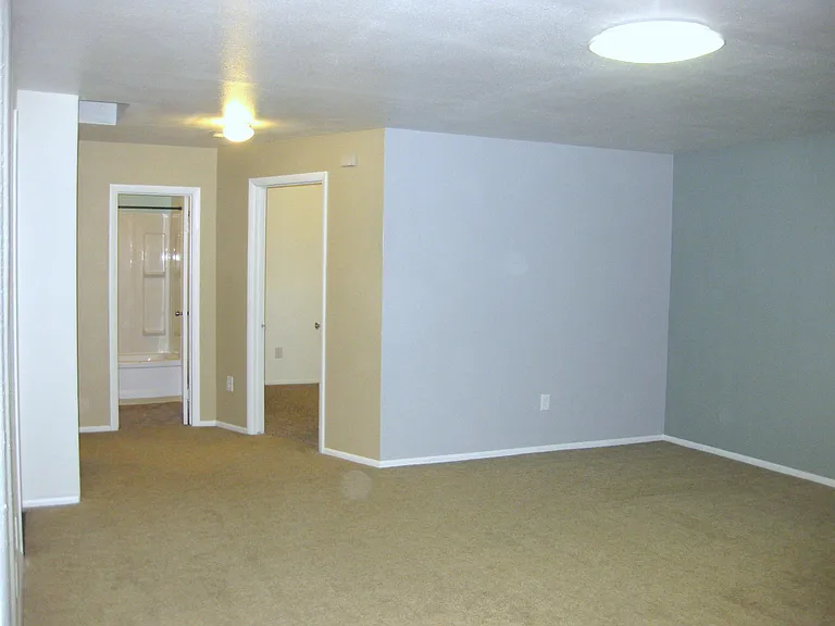 1219 S Vermont Ave — Photo 7