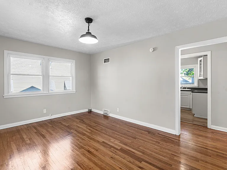 3927 Gold St — Photo 2