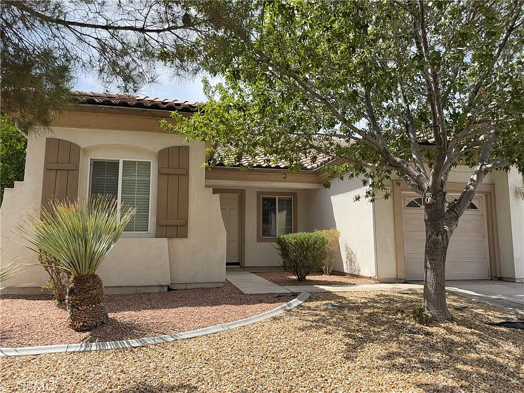 5 bed, 2618 sqft, $2,995 — Photo 2