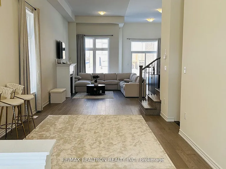1136 Wilmington Ave — Photo 4