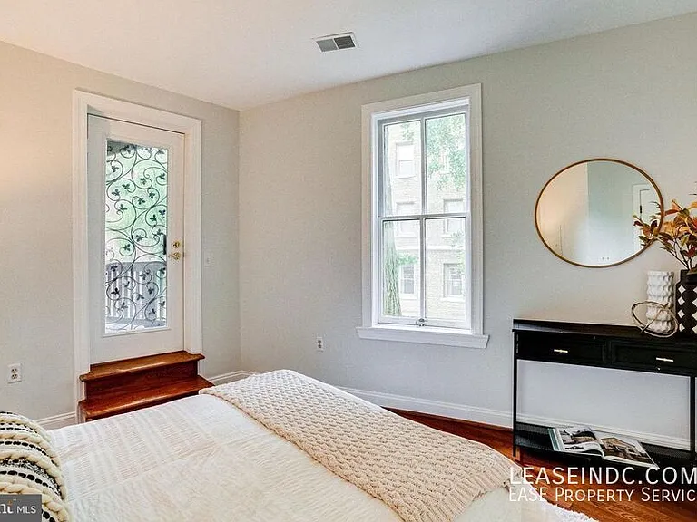1938 Biltmore St NW #B — Photo 21