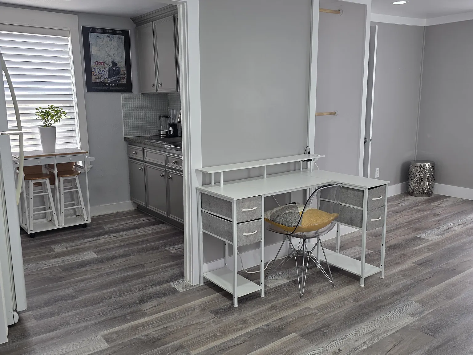 Studio, 400 sqft, $1,350 — Photo 4