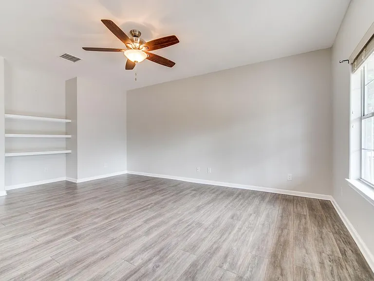 1639 Green Hill Dr — Photo 11