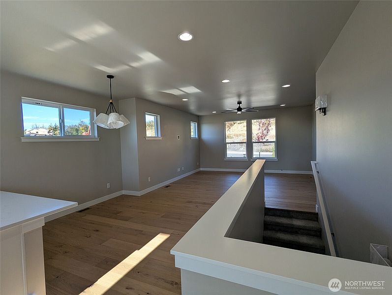 2nd image of 4437 Blackstone Way